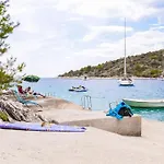 Fully Renovated One Bedroom With A Seaview - A Appartement