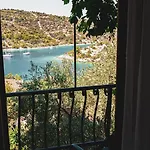Fully Renovated One Bedroom With A Seaview - A Appartement