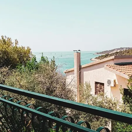 Fully Renovated One Bedroom With A Seaview - A