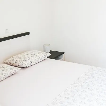 Appartement Fully Renovated One Bedroom With A Seaview - A Sevid