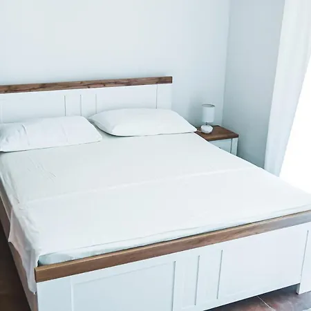Fully Renovated One Bedroom With A Seaview - A *