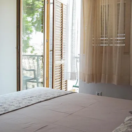 Fully Renovated One Bedroom With A Seaview - A * Sevid