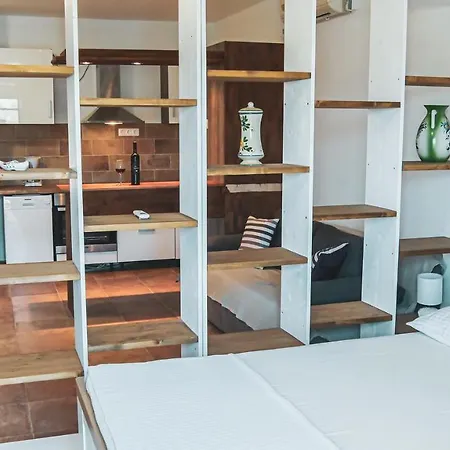 Fully Renovated One Bedroom With A Seaview - A Apartamento *