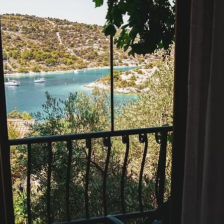 Fully Renovated One Bedroom With A Seaview - A Appartement